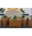 donica-z-metalu-corten-trojkatna-60x60cm-ogrod.webp