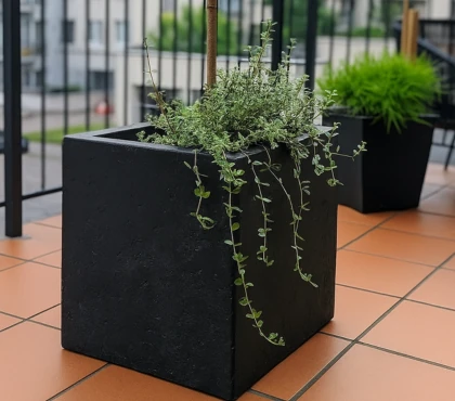 duze donice antracytowe